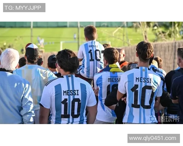 球迷热情高涨机场迎接足球巨星盛大接机场面引发轰动