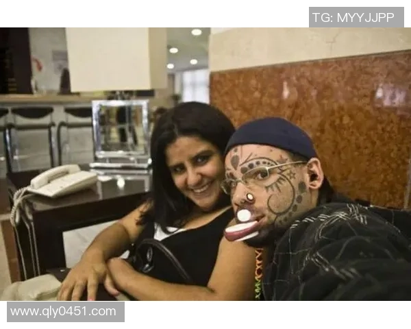 足球球星照片展现独特纹身魅力彰显个性风采与激情故事