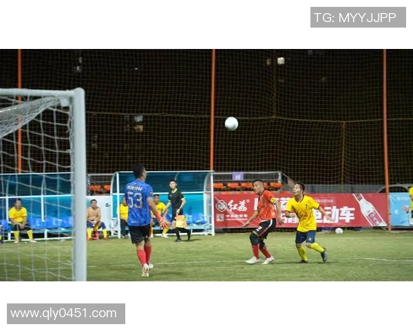 银发足球传奇：从年轻天才到成熟巨星的跨越与风采